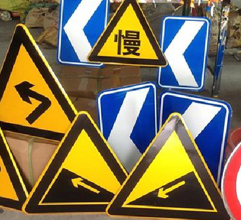 长武标识标牌中颜色的确定是很重要的。